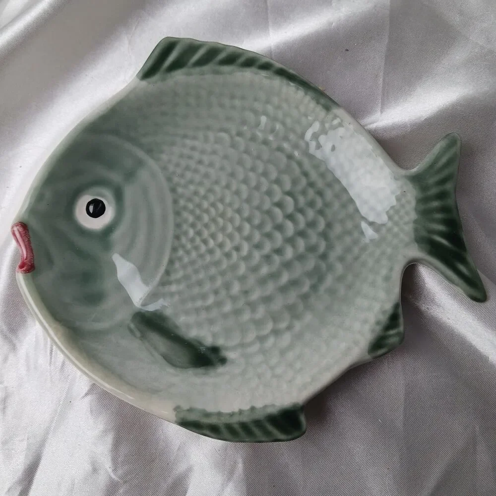 Vintage Portugal Faiancas Belo Art Pottery Fish Shaped 6 1/2'' Plate